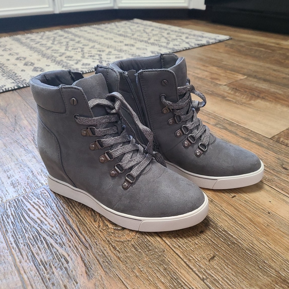 Wedge sneakers